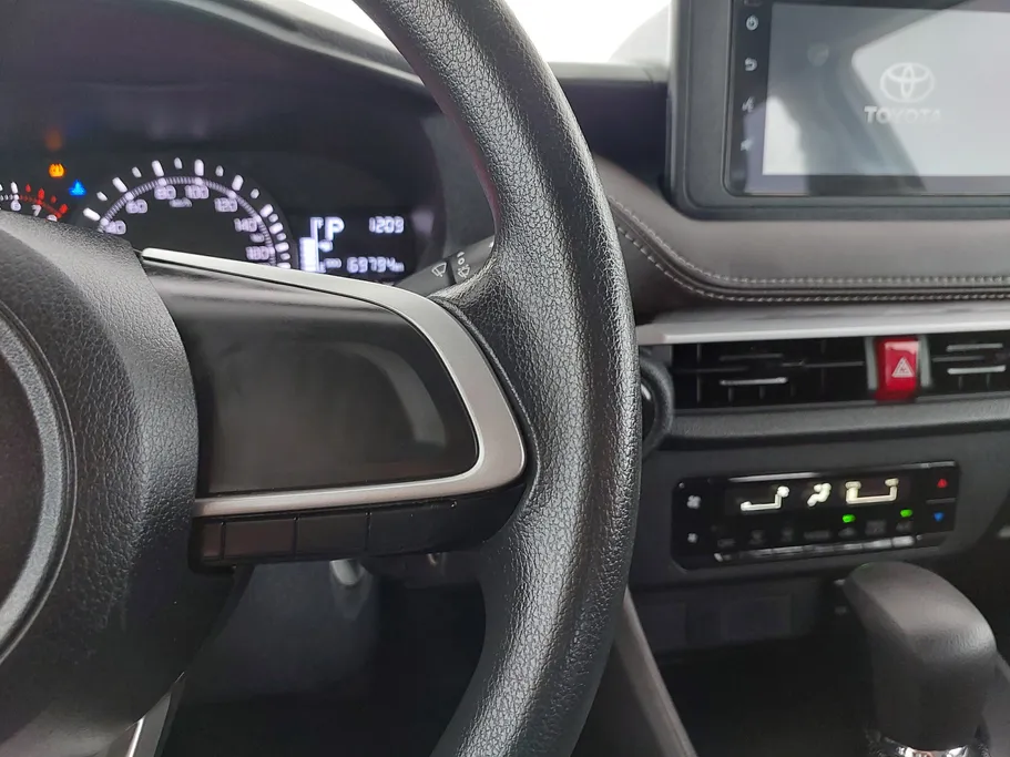 2023 Toyota Yaris  Y 