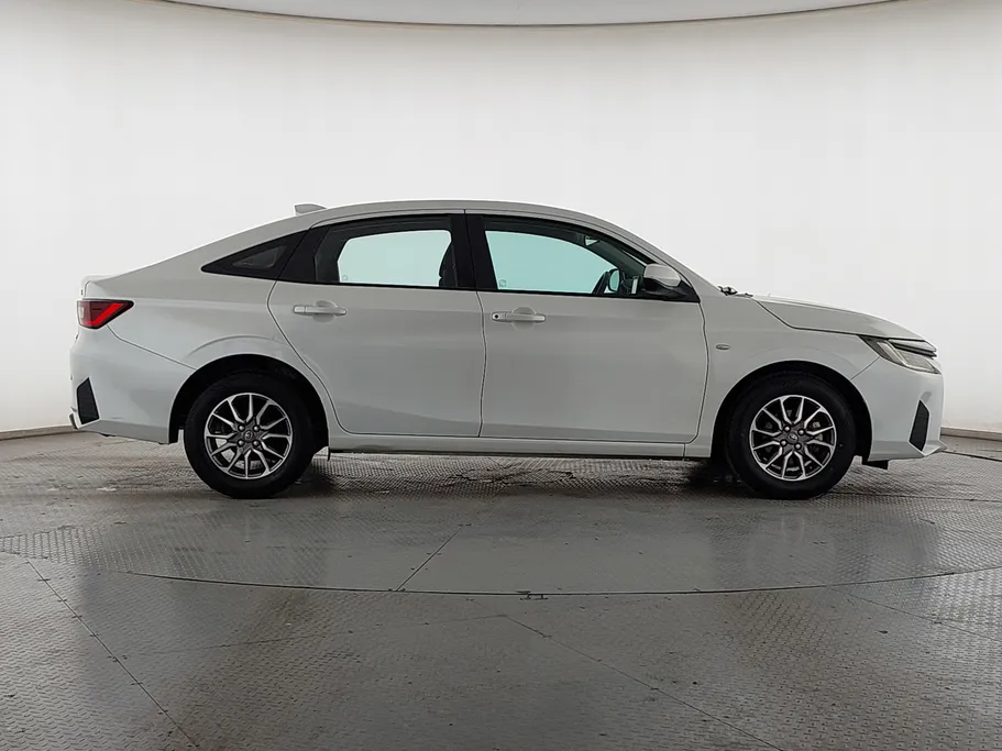 2023 Toyota Yaris  Y 