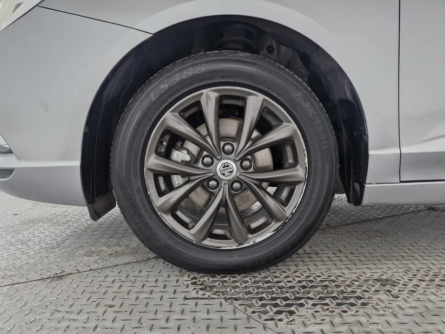 ام جي 5 COM 2023 