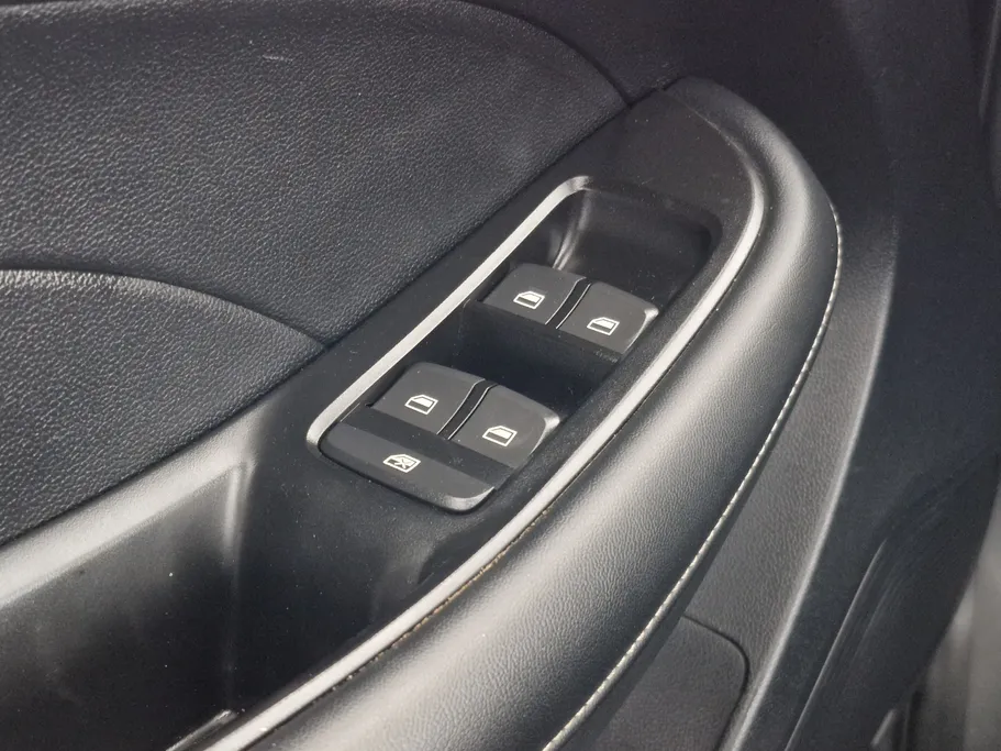 ام جي 5 COM 2023 