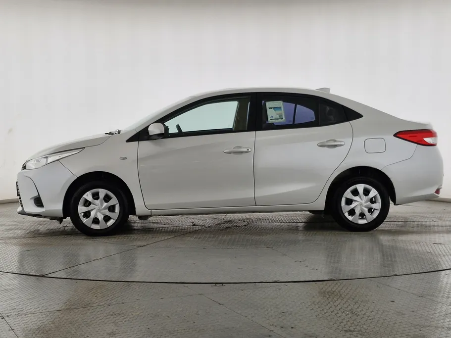 2022 Toyota Yaris  Y 