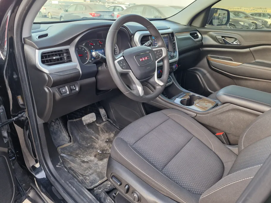 جي إم سي  اكاديا SLE 2023 