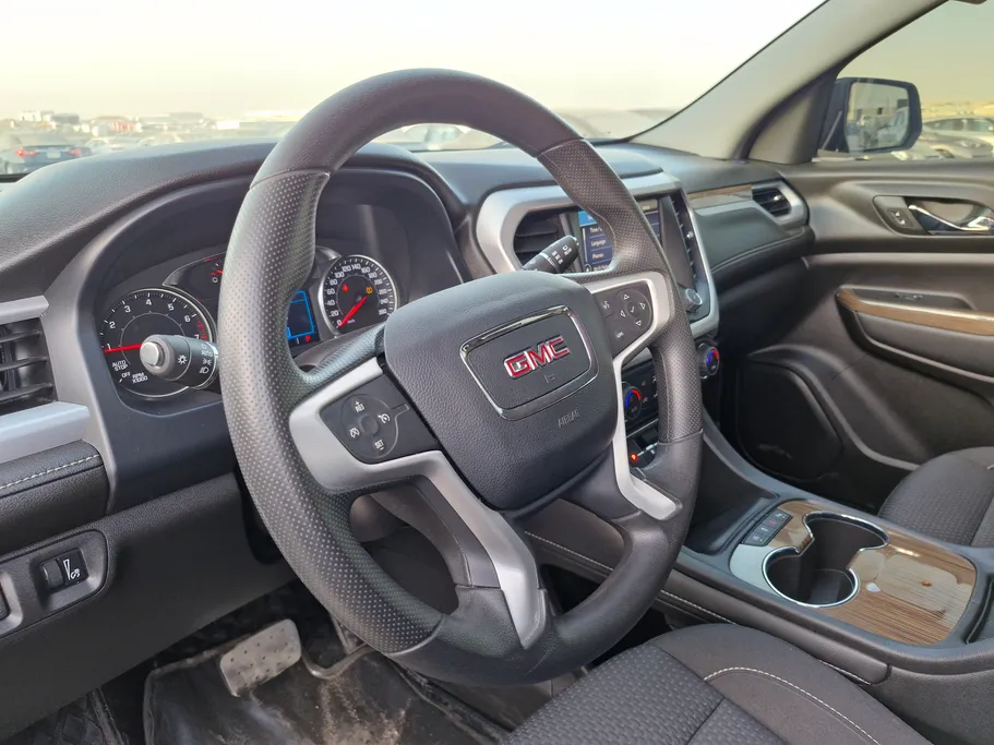 جي إم سي  اكاديا SLE 2023 