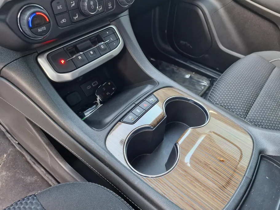 جي إم سي  اكاديا SLE 2023 