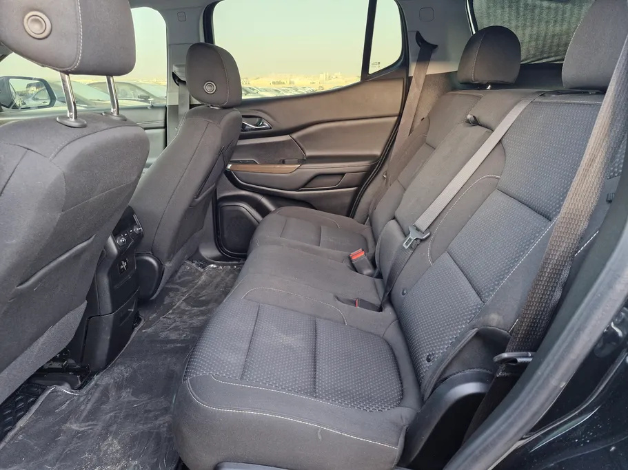 جي إم سي  اكاديا SLE 2023 