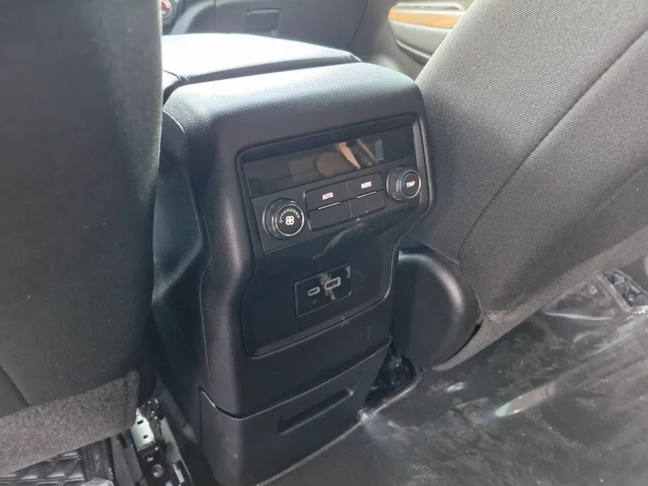 جي إم سي  اكاديا SLE 2023 