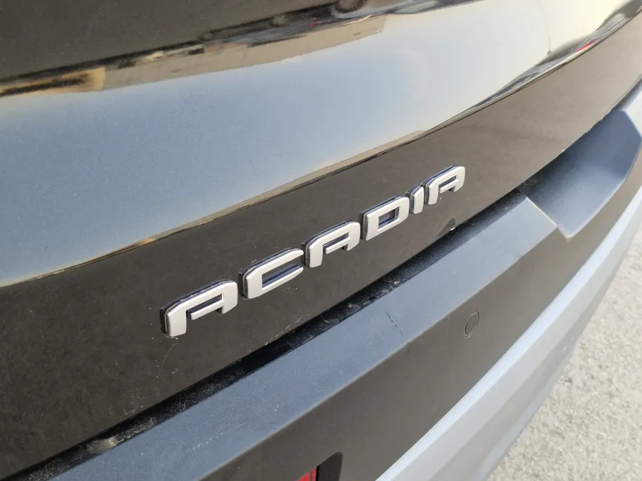 جي إم سي  اكاديا SLE 2023 