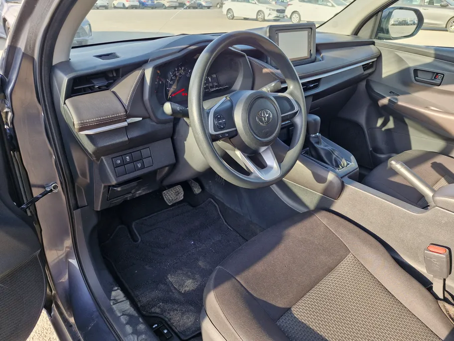 2023 Toyota Yaris  Y 