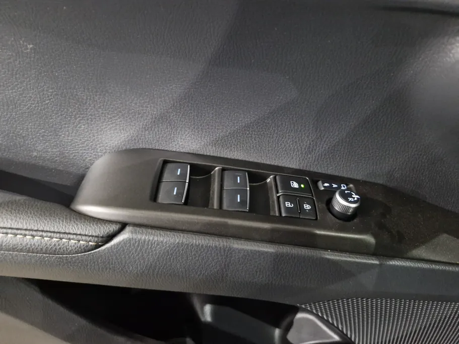 تويوتا كامري LE HEV 2025 