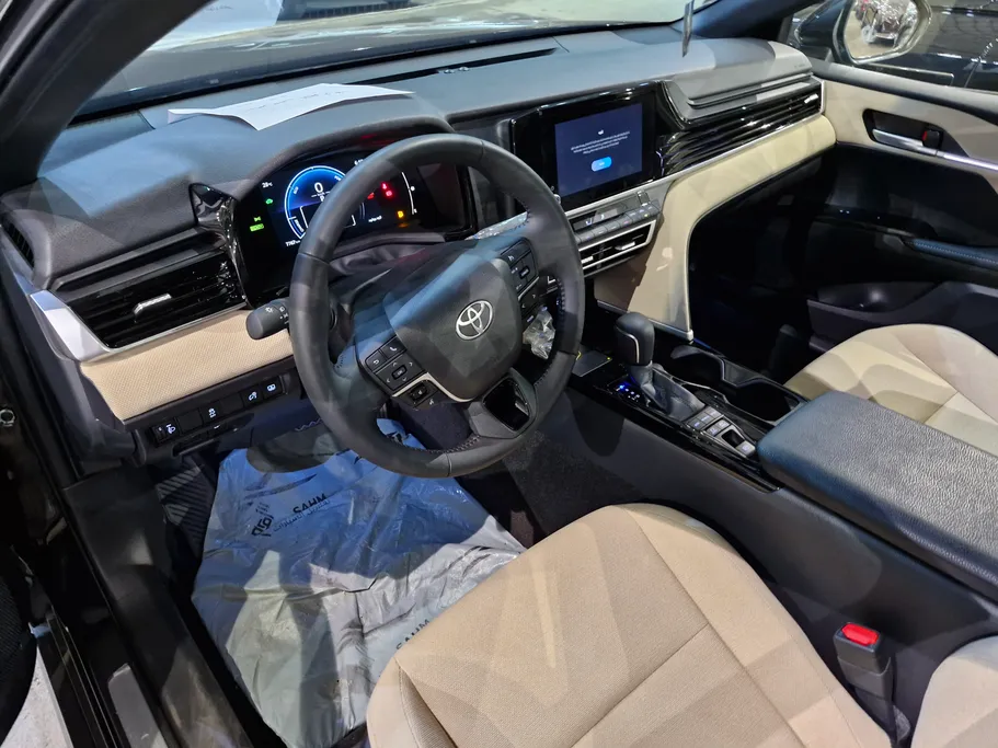 تويوتا كامري LE HEV 2025 