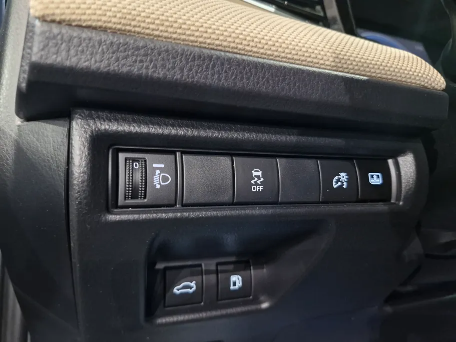 تويوتا كامري LE HEV 2025 