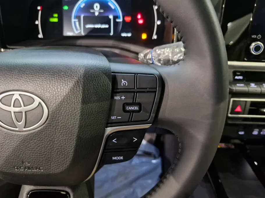 تويوتا كامري LE HEV 2025 