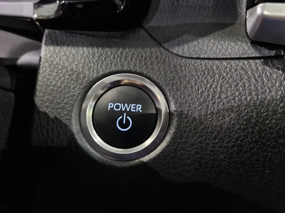 تويوتا كامري LE HEV 2025 