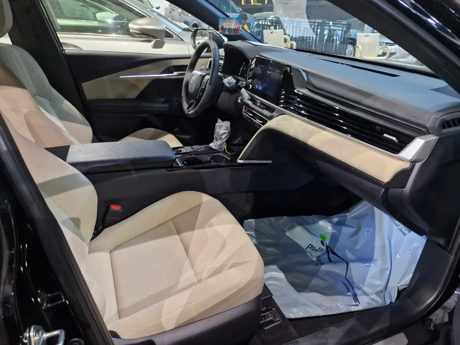 تويوتا كامري LE HEV 2025 