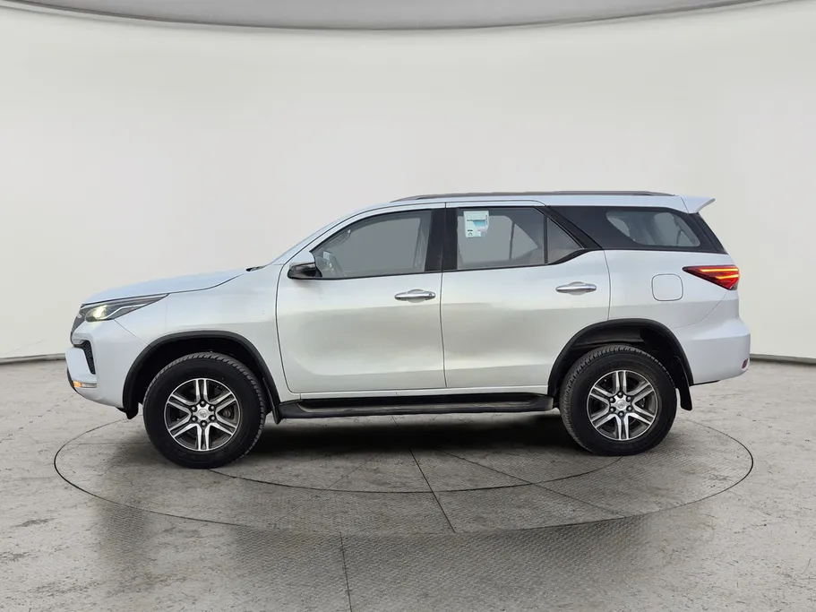 2023 Toyota Fortuner VX 