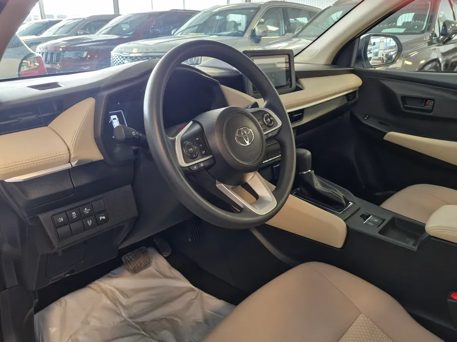 2024 Toyota Yaris  Y Plus 