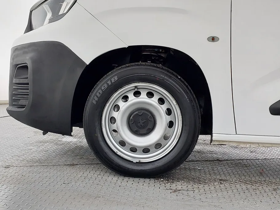 2022 Peugeot Partner Long van 