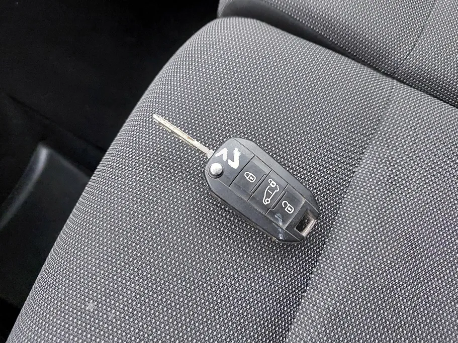 2022 Peugeot Partner Long van 