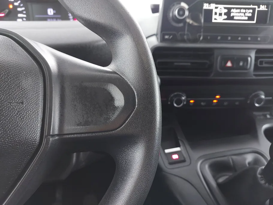 2022 Peugeot Partner Long van 