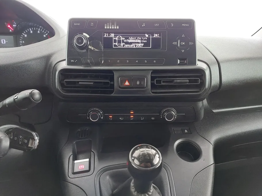 2022 Peugeot Partner Long van 