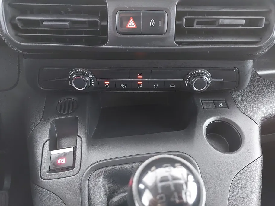 2022 Peugeot Partner Long van 