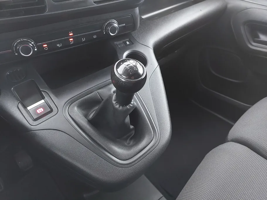 2022 Peugeot Partner Long van 