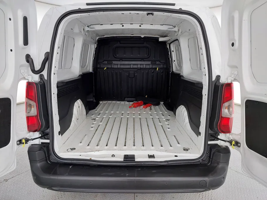 2022 Peugeot Partner Long van 