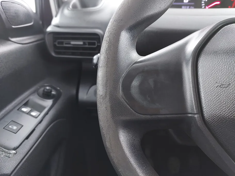 2022 Peugeot Partner Long van 