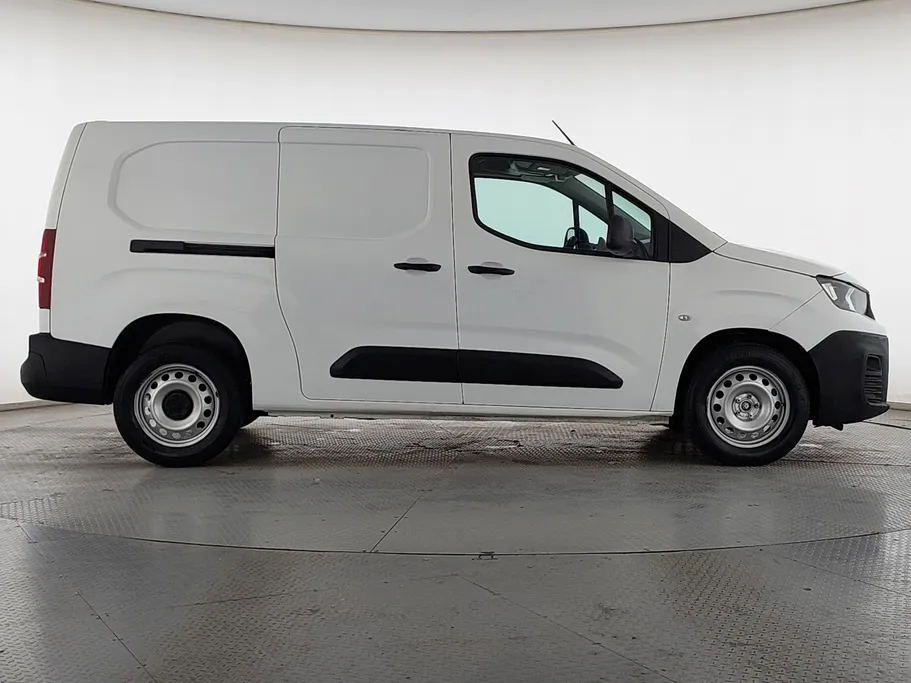 2022 Peugeot Partner Long van 
