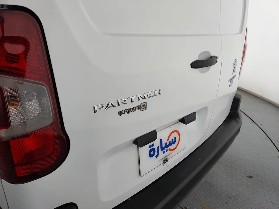 2022 Peugeot Partner Long van 