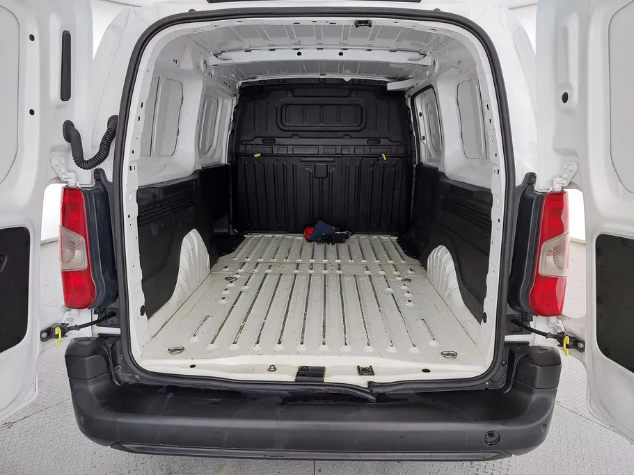 2022 Peugeot Partner Long van 