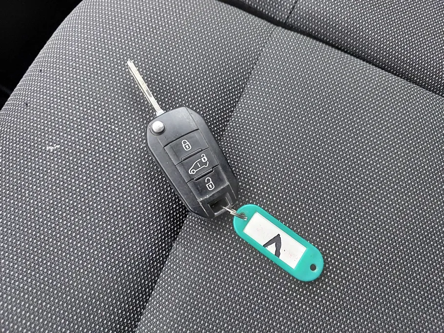 2022 Peugeot Partner Long van 