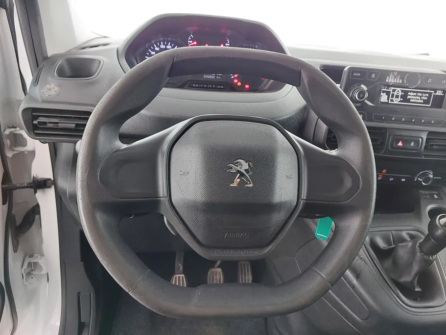 2022 Peugeot Partner Long van 