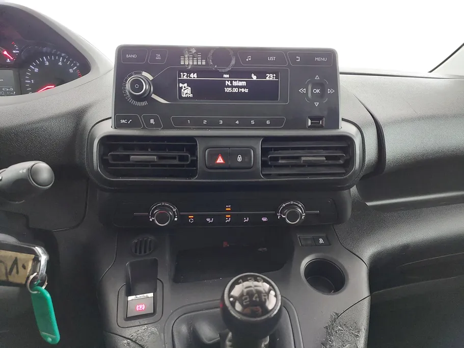 2022 Peugeot Partner Long van 