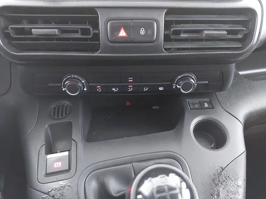 2022 Peugeot Partner Long van 