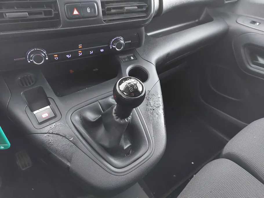 2022 Peugeot Partner Long van 