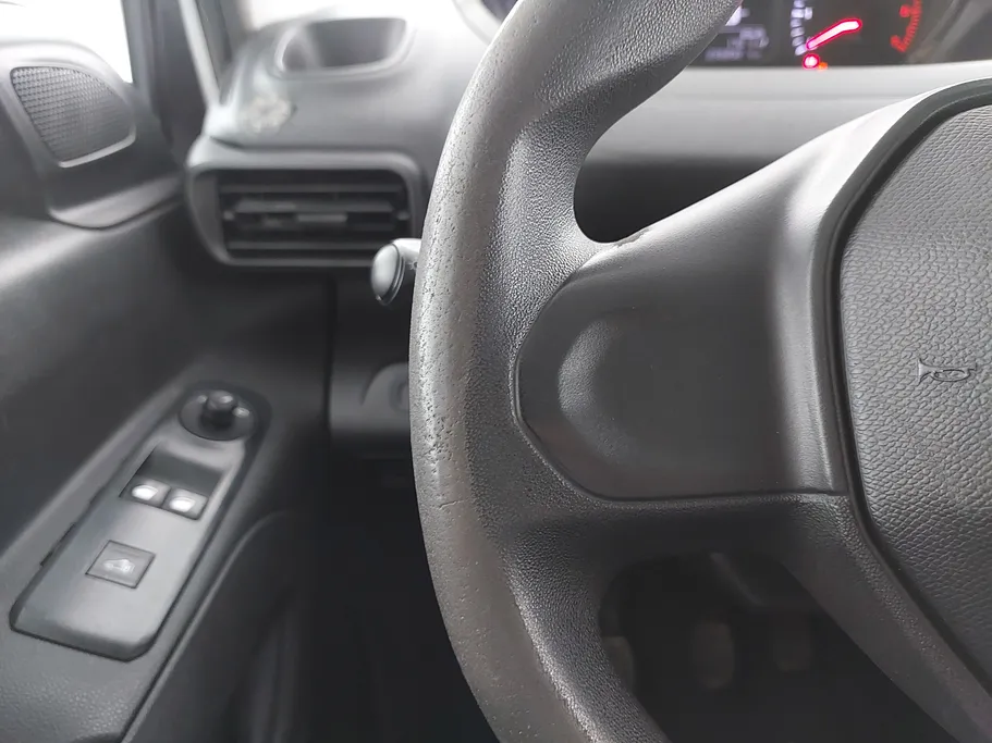 2022 Peugeot Partner Long van 