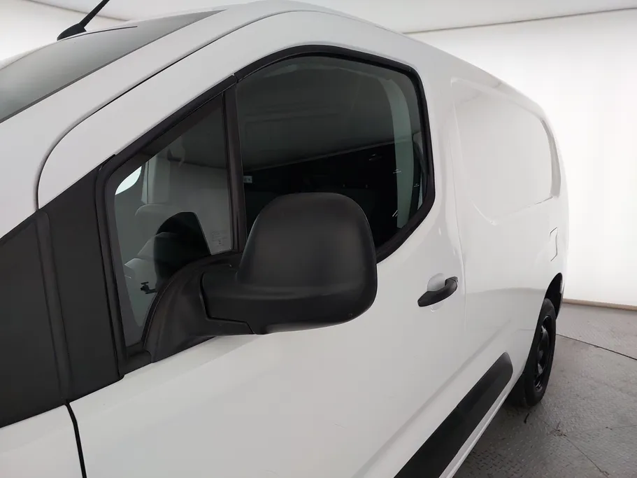 2022 Peugeot Partner Long van 