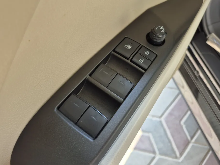 تويوتا كامري LE HEV 2024 