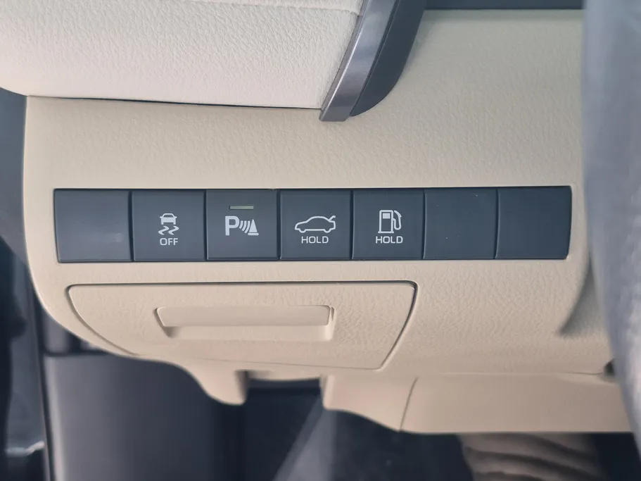 تويوتا كامري LE HEV 2024 