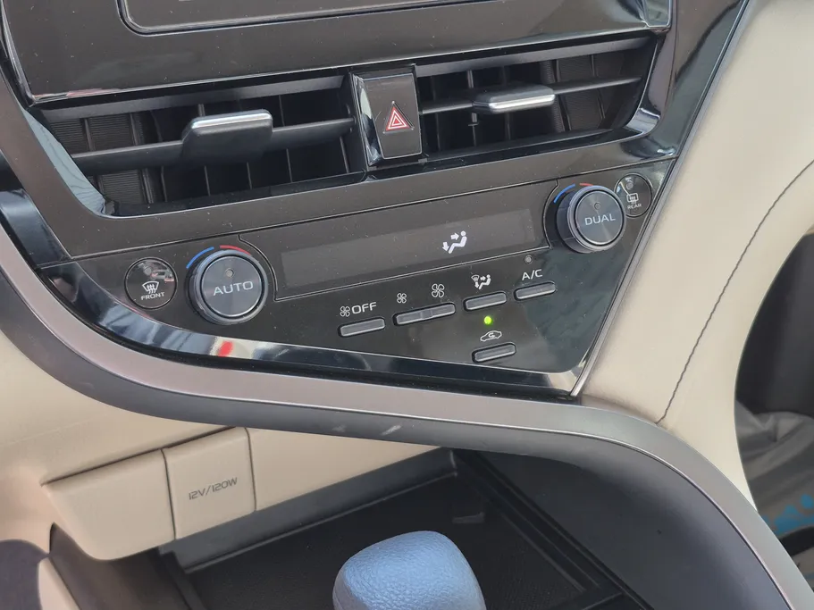 تويوتا كامري LE HEV 2024 