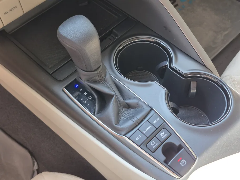 تويوتا كامري LE HEV 2024 