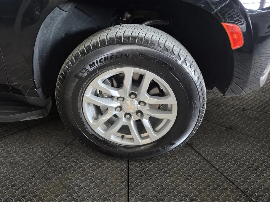 2023 Chevrolet Suburban LS 