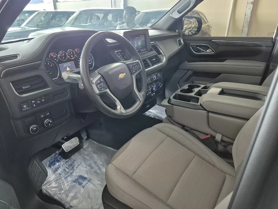 2023 Chevrolet Suburban LS 