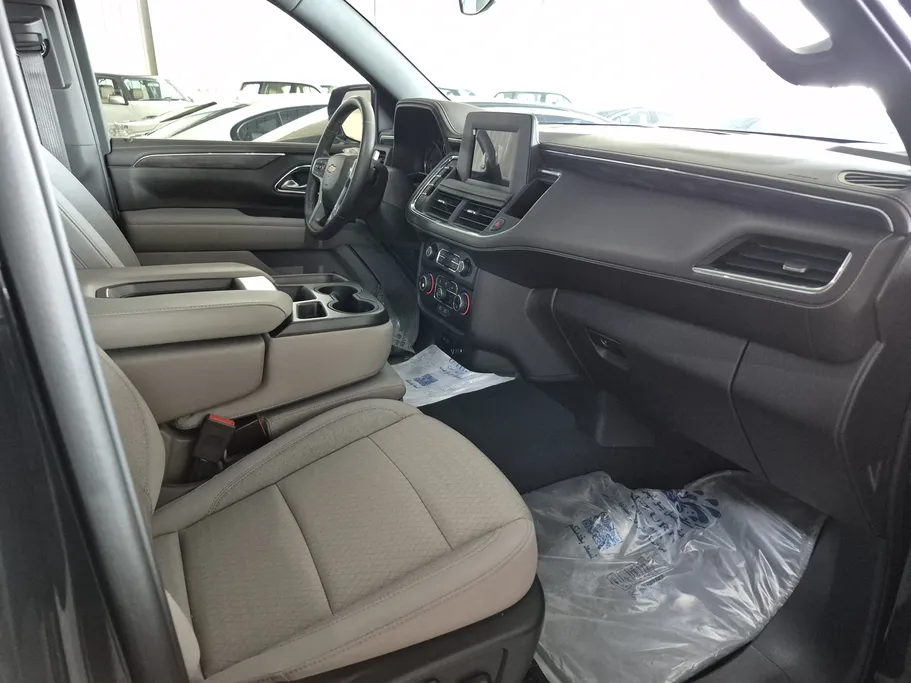 2023 Chevrolet Suburban LS 