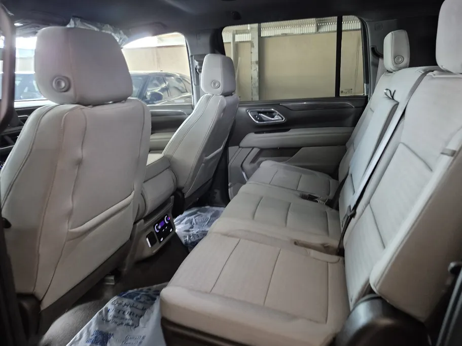 2023 Chevrolet Suburban LS 