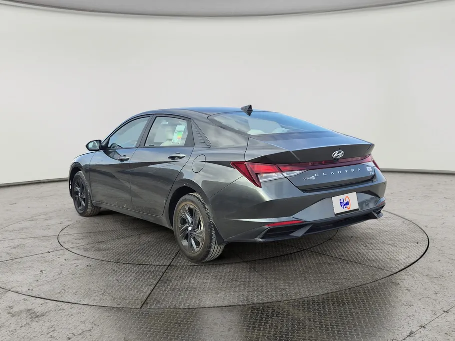 2023 Hyundai Elantra Smart 