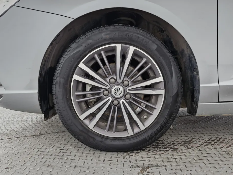 ام جي 5 LUX 2023 