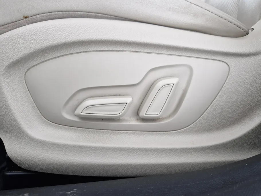 ام جي 5 LUX 2023 