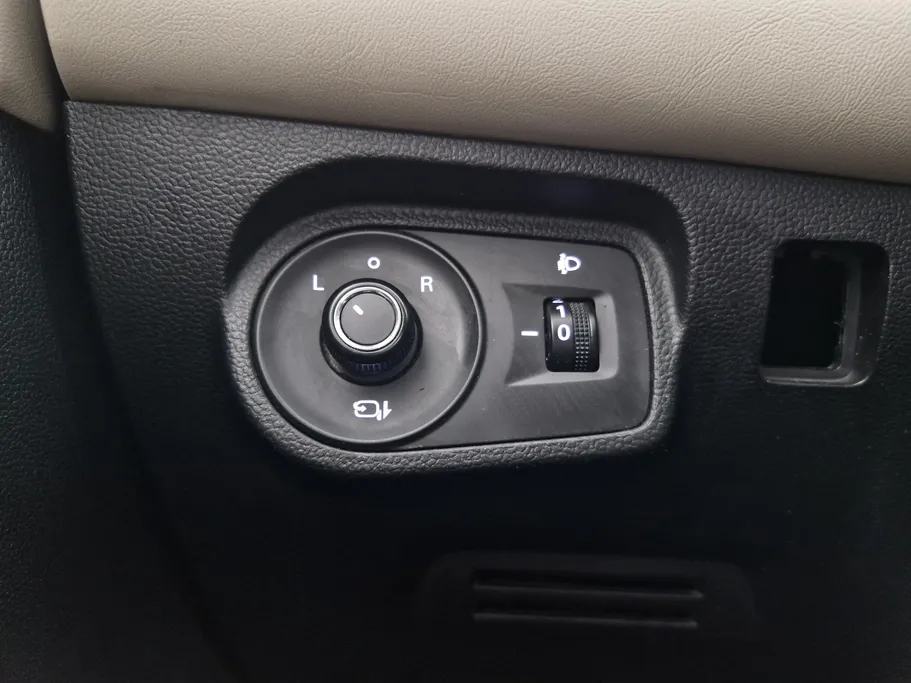 ام جي 5 LUX 2023 